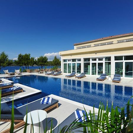 Hotel Antica-Seafront Hotel With Comfortable Rooms And Pool Stari Grad  Exteriör bild