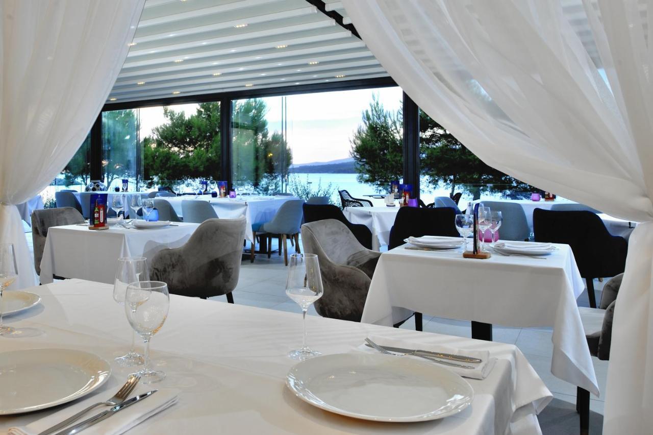 Hotel Antica-Seafront Hotel With Comfortable Rooms And Pool Stari Grad  Exteriör bild